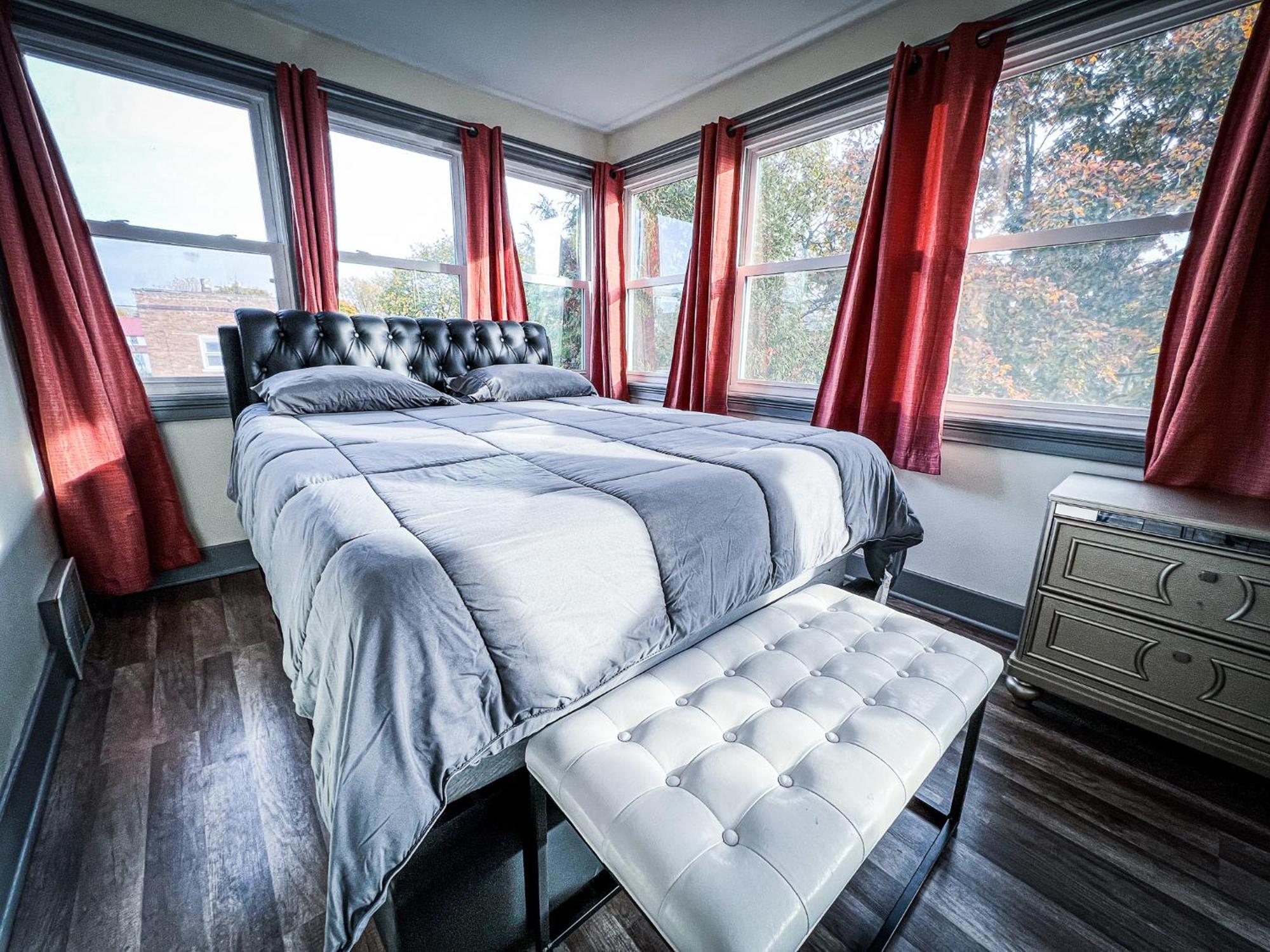 The Trotter Manor: Cozy Retreat Near Niagara Falls Exterior photo